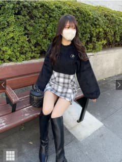 パールブローチ付きフェザーニットトップスのサムネイル