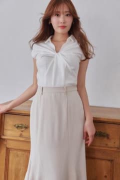 Herlipto FOR HER Twist French Sleeve Top - メルカリ