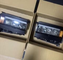 【新品 新車外し】ランクル250　角目　ヘッドライト　左右セットのサムネイル