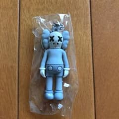KAWS  カウズ　キーホルダーのサムネイル