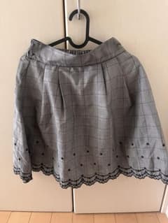 チェック柄 フレアミニスカート 刺繍入りのサムネイル