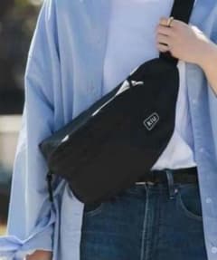 【新品】KiUウォータープルーフ ボディバッグ ブラックユニセックスのサムネイル