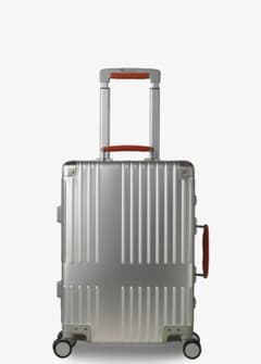 【新品・未使用品】innovator アルミスーツケース シルバー 36L 新型・新品未使用 イノベーター・アルミキャリーケース・ステアリング