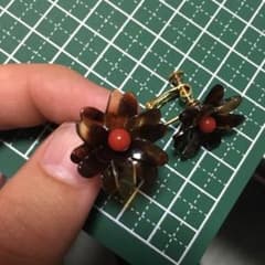 お花イヤリングのサムネイル