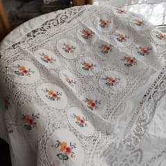 白糸手刺繍　クロッシェレース繋ぎ　フリークロス 色糸クロスステッチ機械刺繍 手編みレース繋ぎ カフェカーテン - メルカリ