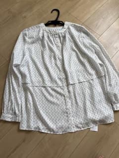 新品　タグ付き　ホワイト　長袖ブラウス Mのサムネイル