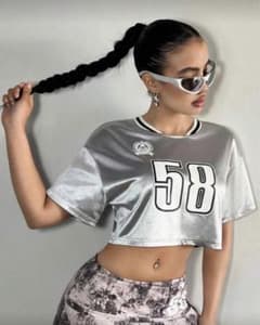 ‼️最終値下げ‼️【セット・美品】シルバー クロップドTシャツと黒バンダナのサムネイル