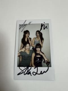 everglow メンバー全員直筆サイン入りチェキ - メルカリ