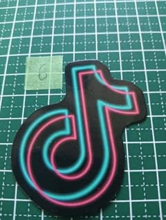TikTok ステッカー ネオン風 デザインのサムネイル