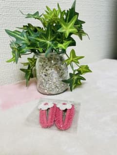 ピンク 花モチーフ ヘアクリップのサムネイル