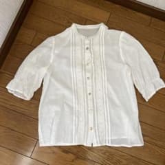 ホワイト ブラウス バラエティーボタンのサムネイル