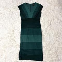 美品✨TADASHI SHOJI タックデザイン パーティドレス グリーン S 美品✨TADASHI SHOJI タックデザイン パーティドレス グリーン S