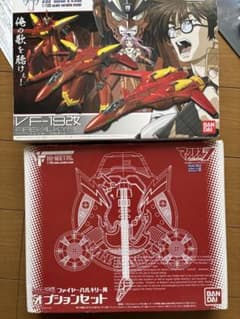 マクロス7 ファイヤーバルキリー 1/100スケール オプションセット付き 