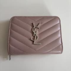 【１０月中お値下げ！】SAINT LAURENT 二つ折り財布 ピンクのサムネイル