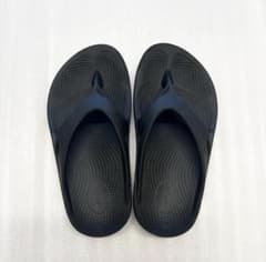 OOFOS ウーフォス リカバリーサンダル ブラックのサムネイル