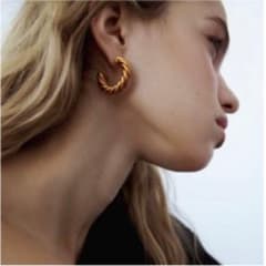 ZARA ツイストフープピアスのサムネイル