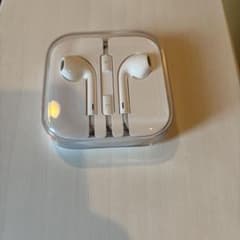 【新品未使用】Apple純正 EarPods イヤホンジャック ケース付きのサムネイル