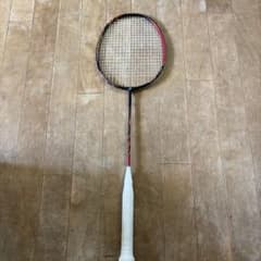 YONEX バドミントンラケット ブラック/レッドのサムネイル