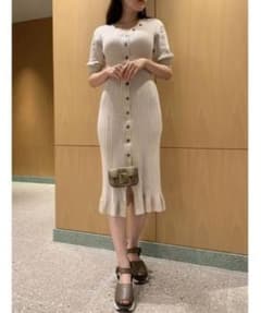 snidel フロントボタンデザインニットワンピース アイボリーのサムネイル