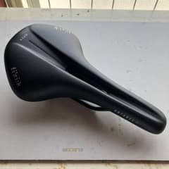 fizik ANTARES OPEN R5 サドル ブラック - メルカリ