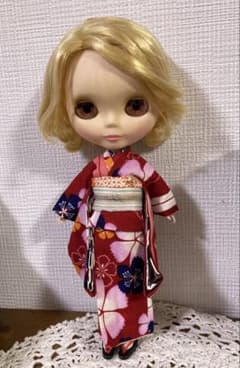 211 ブライス、リカちゃん用　なでしこ柄の着物　ふくら雀の帯