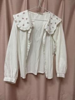 ehkä söpö 花柄刺繍ビッグカラーブラウスのサムネイル