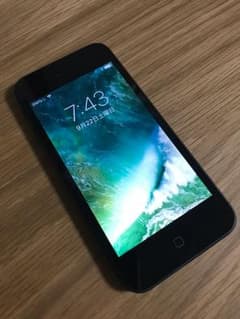 【送料込み】Phone 5 Black 32 GB auのサムネイル