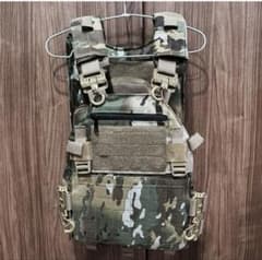 マルチカム　プレートキャリア　多機能MOLLE、クイックリリースのサムネイル