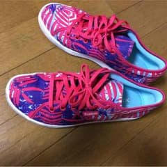 スニーカーのサムネイル