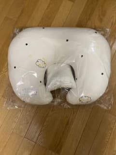 新品、未使用！！授乳クッションのサムネイル