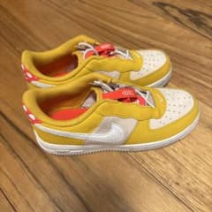 Nike スニーカー 1.5Y イエロー/ベージュ/レッド　20.5cmのサムネイル