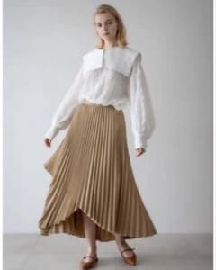 美品✨Acka プリーツスカート ベージュ ロング丈のサムネイル