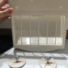 新品同様   うさぎ牧草入れ（ゲージ固定タイプ）のサムネイル