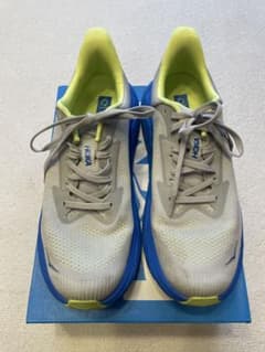 HOKA ARAHI 7 27cm スニーカーのサムネイル