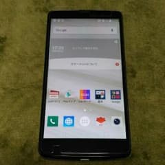 さやえんどう様専用　au isai vivid ホワイト lgv32 本体のサムネイル