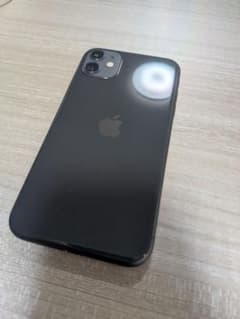 Apple iPhone 11 ブラック 本体　64GBのサムネイル