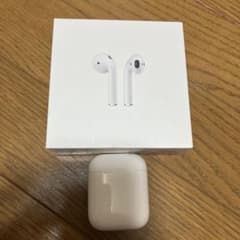 AirPods本体 ホワイト 充電ケース付き　片耳 正規品のサムネイル