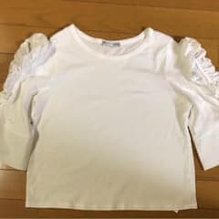 ⭐️完売品  zara フリル トップス 袖フリル 白 サイズ S ザラ ⭐️のサムネイル