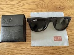 SALE★Ray Ban 折りたたみ式サングラス 黒 ケース付のサムネイル