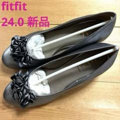 fit fit フィットフィット　シルバー　ローヒール パンプス 24.0のサムネイル