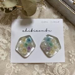 ハンドメイド　レジン  お花　ピアス イヤリング　no.233のサムネイル