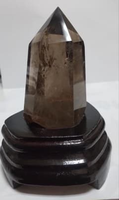 スモーキークォーツ ポイント型クリスタル台座付き☆ - メルカリ