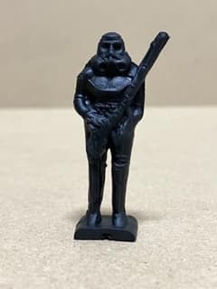 スターウォーズ ストームトルーパー 台座付き消しゴム 黒色 - メルカリ