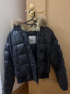MONCLER ダウンジャケット ファー付き ブラックのサムネイル