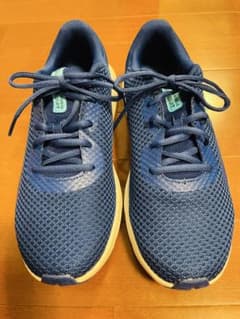 Under Armour CHARGED PURSUIT ランニングシューズのサムネイル