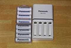 Panasonic エネループ、充電器＋単３（黒＋青）合計８本のサムネイル