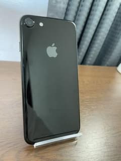iPhone7 128GB ジェットブラック　SIMフリー　バッテリー100%のサムネイル