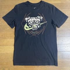✨美品✨NIKE グラフィック Tシャツ ブラックのサムネイル