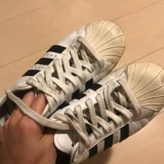 adidas スニーカーのサムネイル