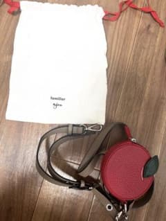 【使用感なし】Ajew / familiar リンゴ型小物入れとストラップセット 使用感なし】Ajew / familiar リンゴ型小物入れとストラップセット